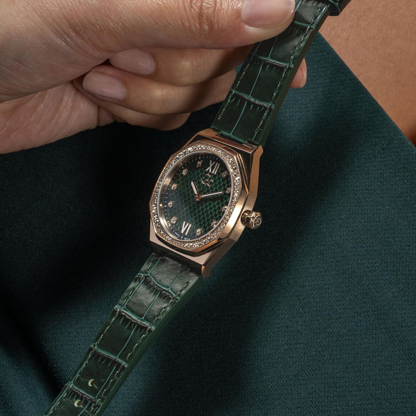 Female Green Analog Genuine Leather Watch Z25004L9MF