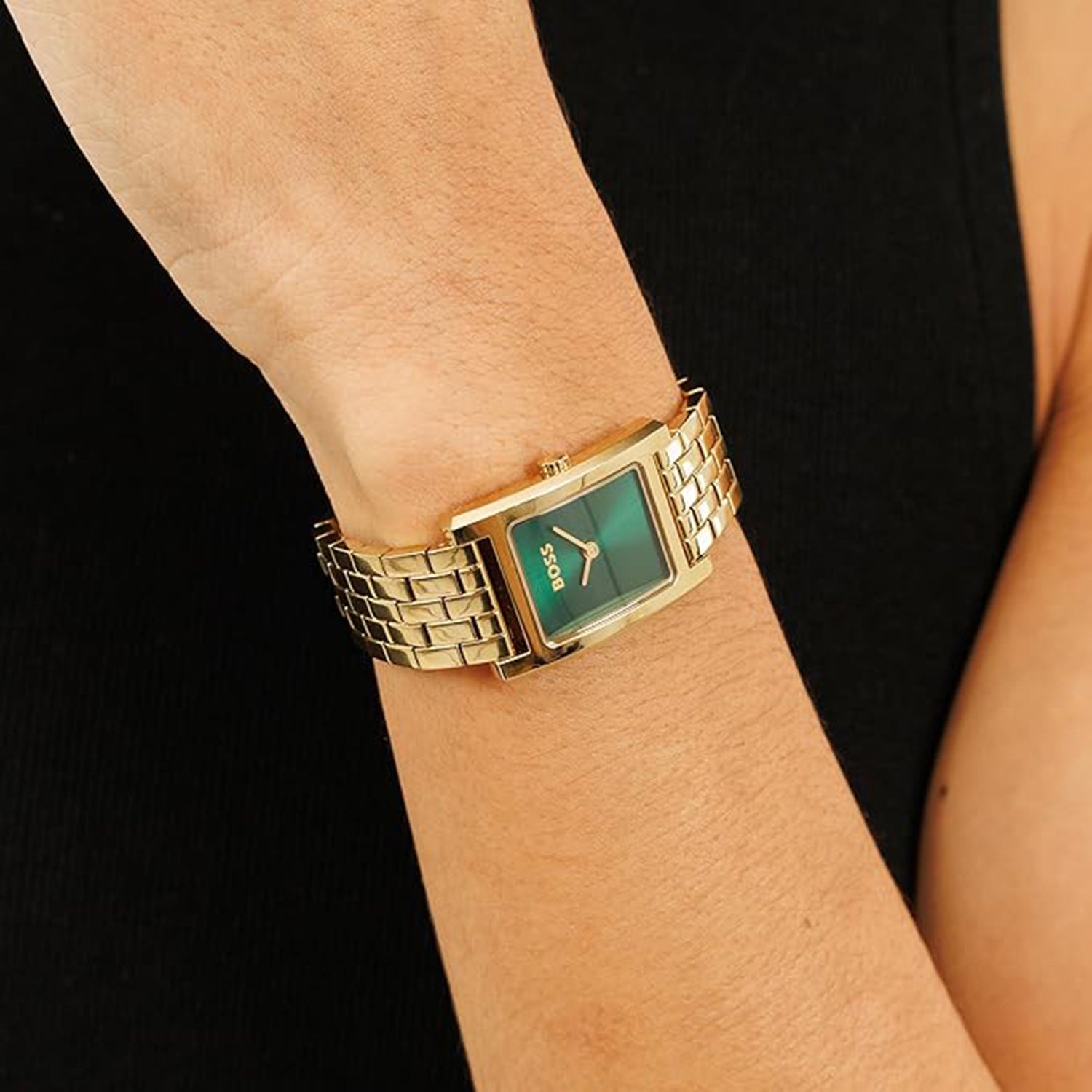 Lucy Qtm Women Quartz Green Dial Analog Stainless Steel Watch 1502785