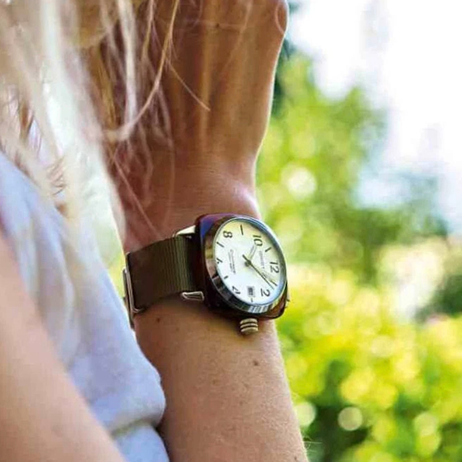 Clubmaster Classic Unisex Quartz White Dial Analog NATO Watch 16240.SA.T.2.NGA