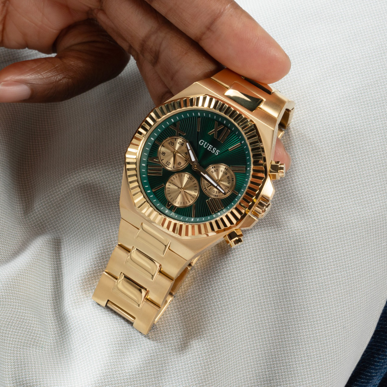 Guess 44 mm Gold Quartz watch