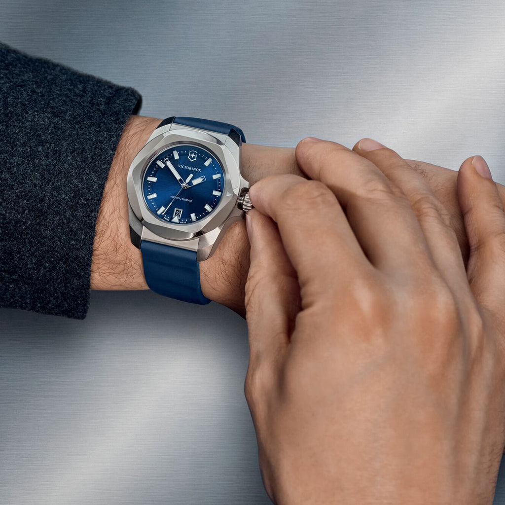 I.n.o.x. Men Quartz Blue Dial Analog  Rubber Watch 242084
