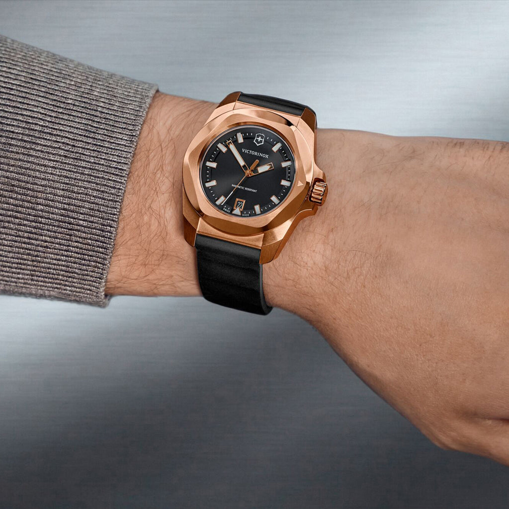 I.n.o.x. Men Quartz Black Dial Analog  Rubber Watch 242089