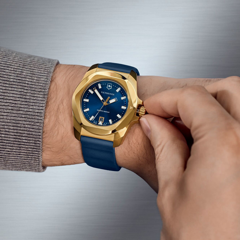 I.n.o.x. Men Quartz Blue Dial Analog  Rubber Watch 242090