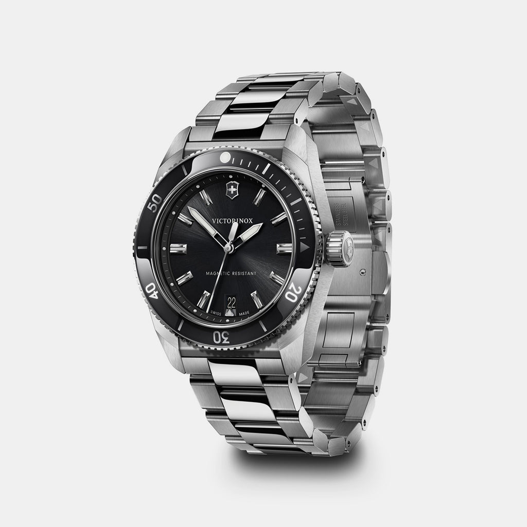 Maverick Men Quartz Black Dial Analog  Stainless steel Watch 242097
