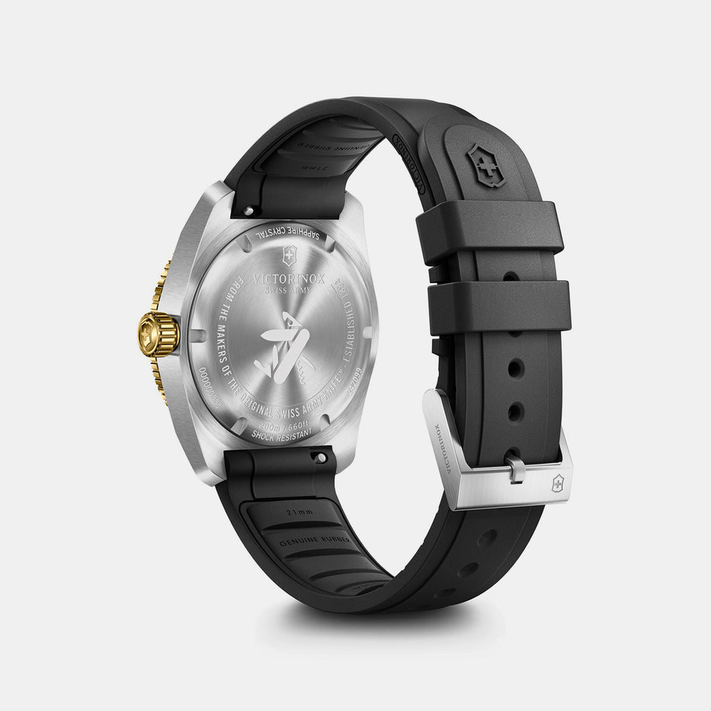 Maverick Men Quartz Black Dial Analog  Rubber Watch 242099