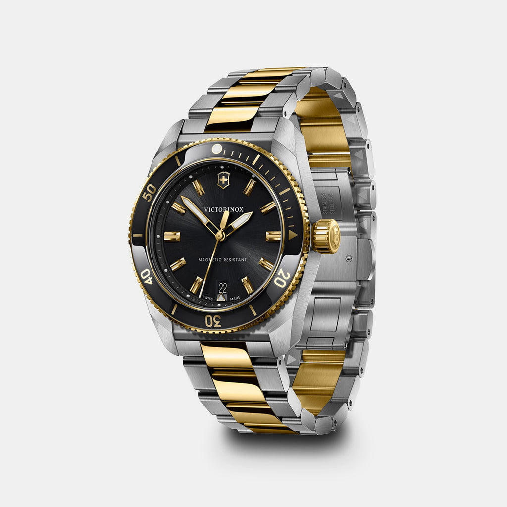 Maverick Men Quartz Black Dial Analog  Stainless steel Watch 242102