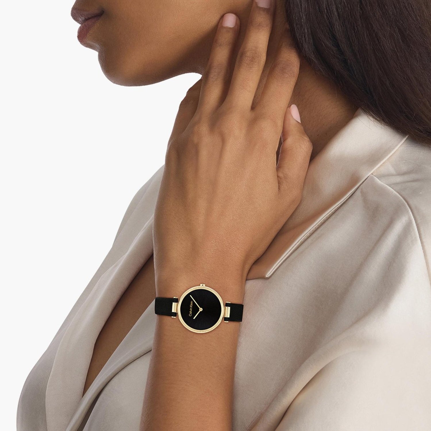 Gleam Women Quartz Black Dial Analog Leather Watch 25100017