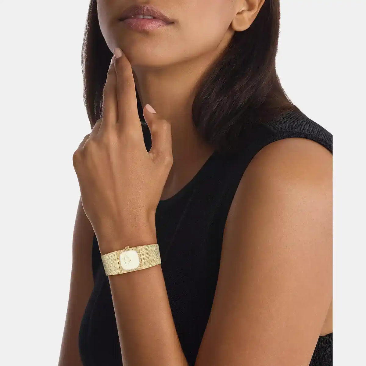 Sophisticated Women Quartz Champagne Dial Analog Mesh Watch 25100178