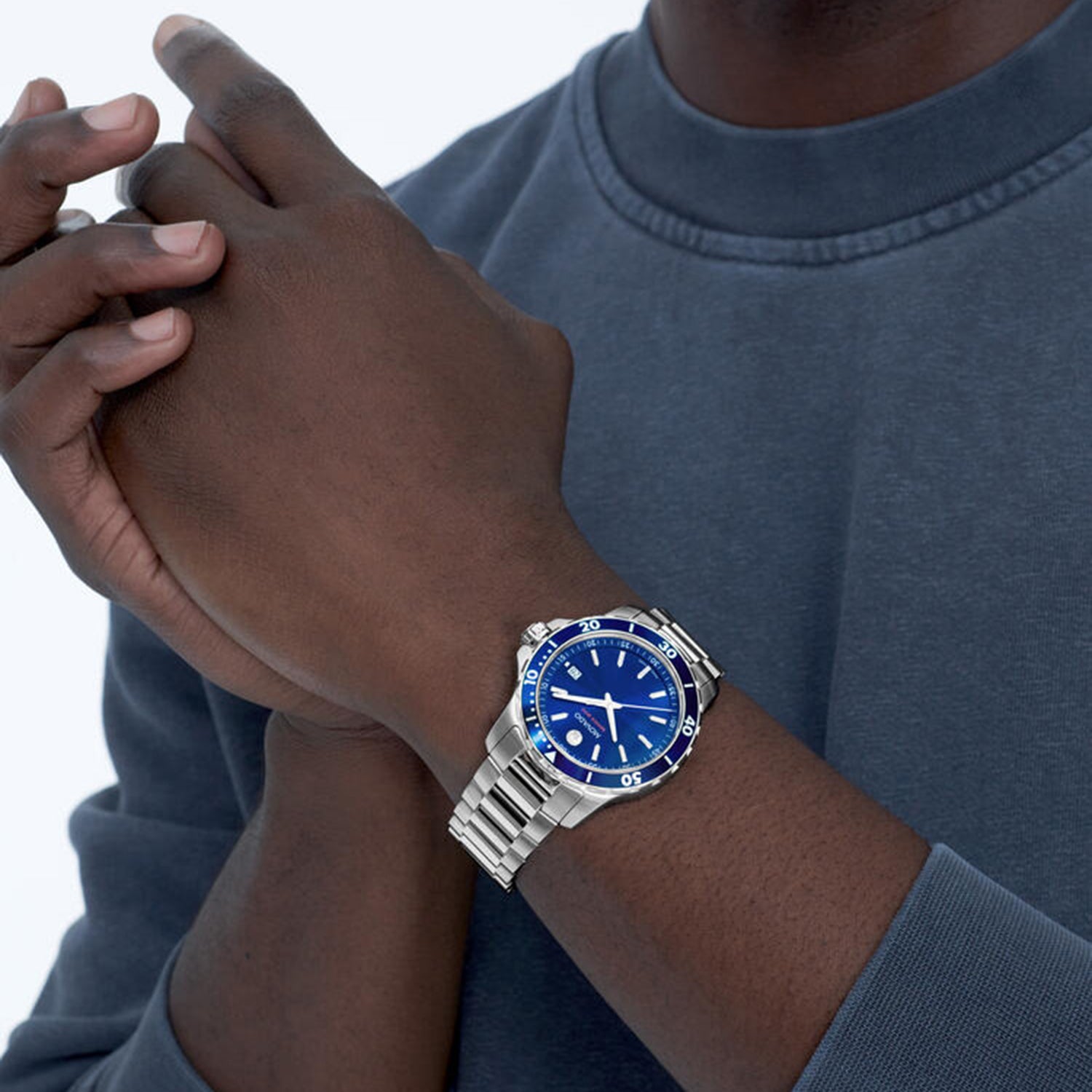 Series 800 Men Quartz Blue Dial Analog Stainless Steel Watch 2600137