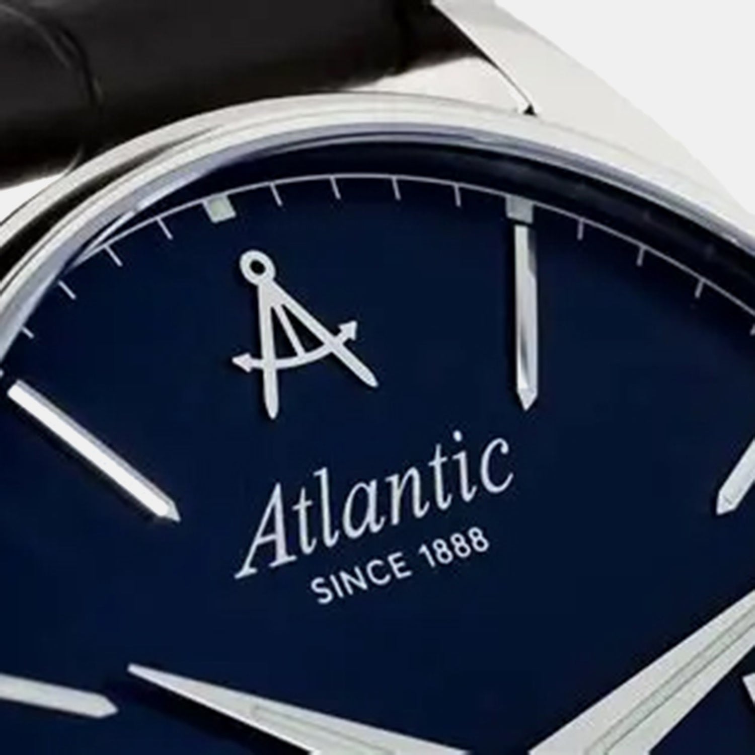Men Quartz Blue Dial Analog Leather Watch 56352.41.51
