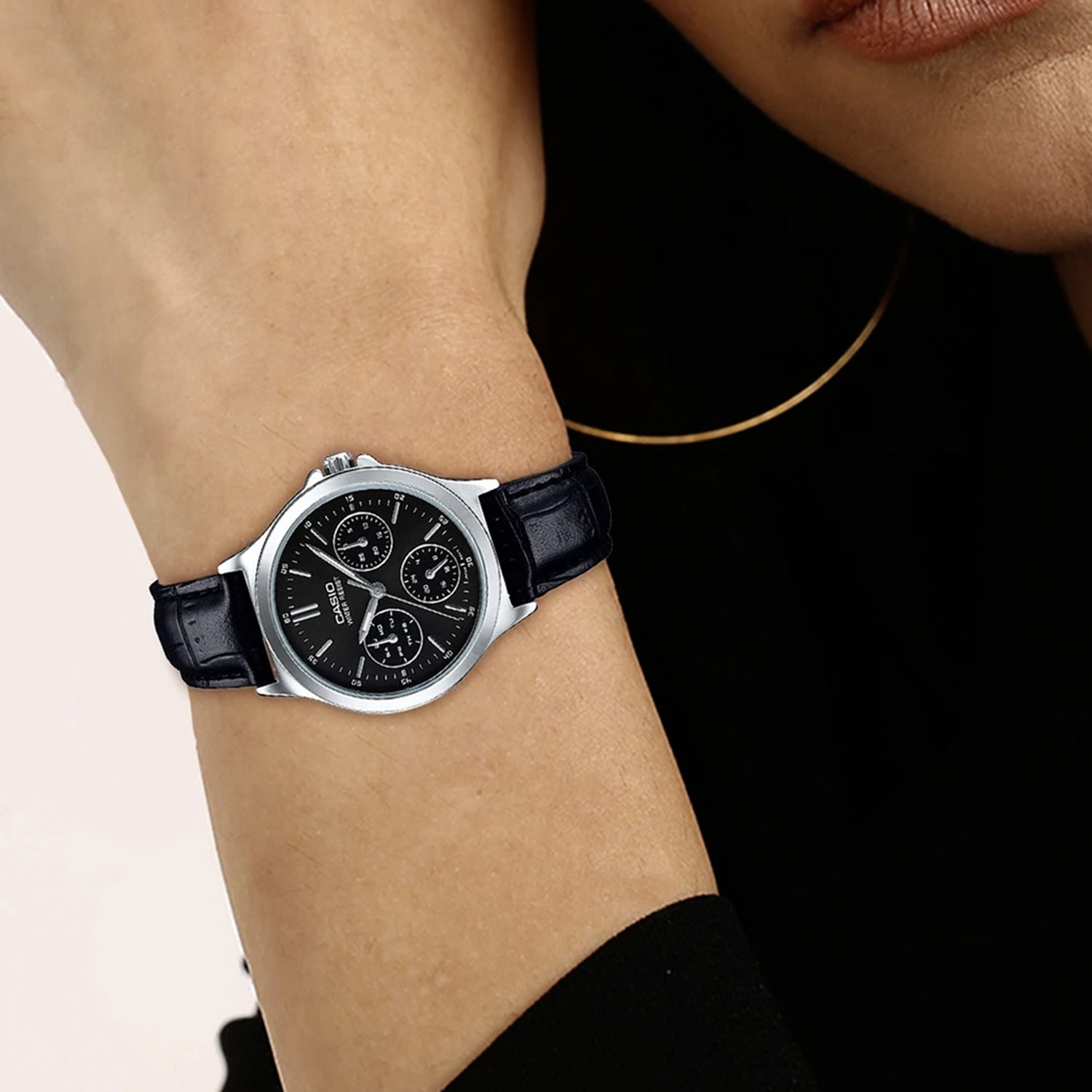 Enticer Women Quartz Black Dial Chronograph Leather Watch A1149