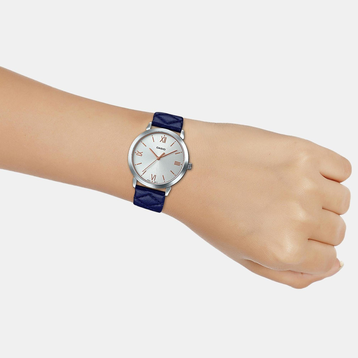 Enticer Women Quartz Silver Dial Analog Leather Watch A1482