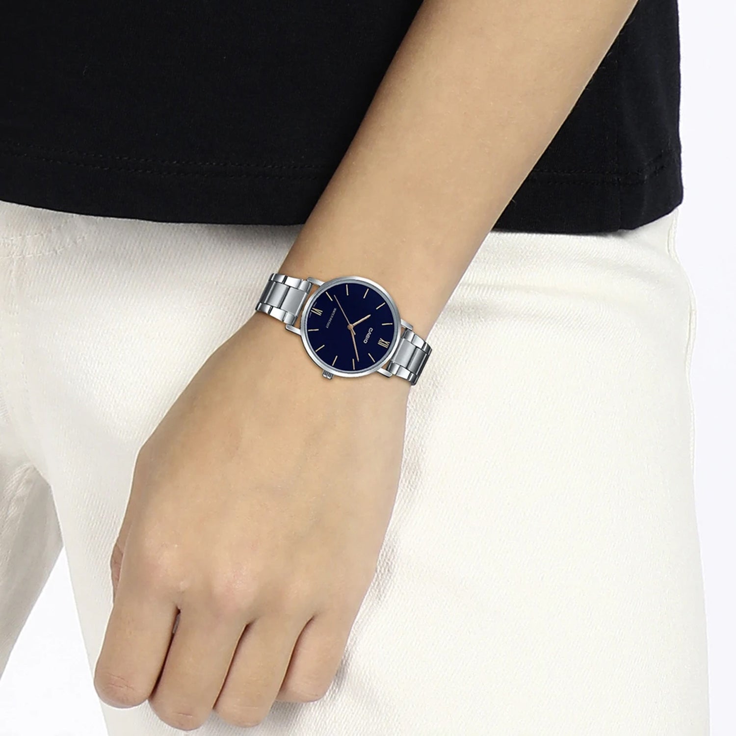 Enticer Women Quartz Blue Dial Analog Stainless Steel Watch A1623