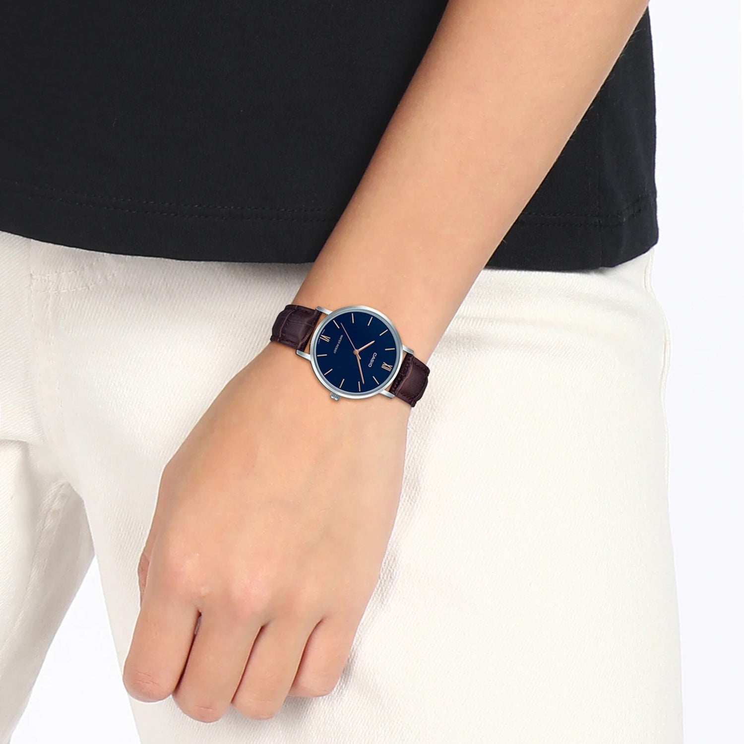 Enticer Women Quartz Blue Dial Analog Leather Watch A1629