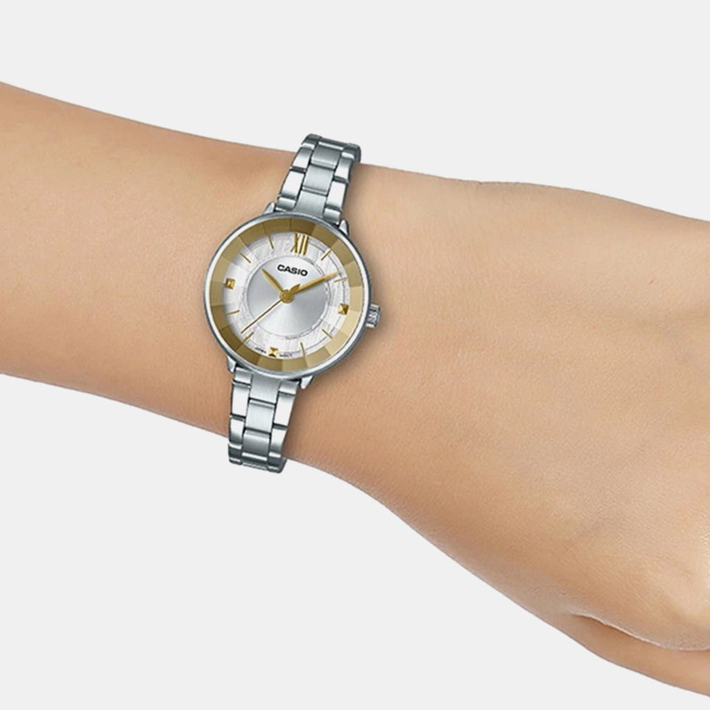 Enticer Women Quartz Silver Dial Analog Stainless Steel Watch A1732