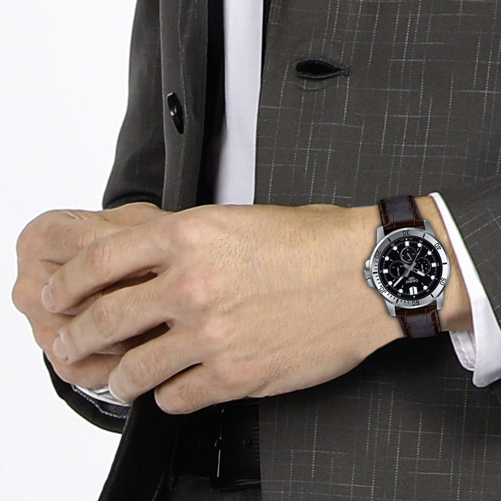 Enticer Men Quartz Black Dial Chronograph Leather Watch A1751
