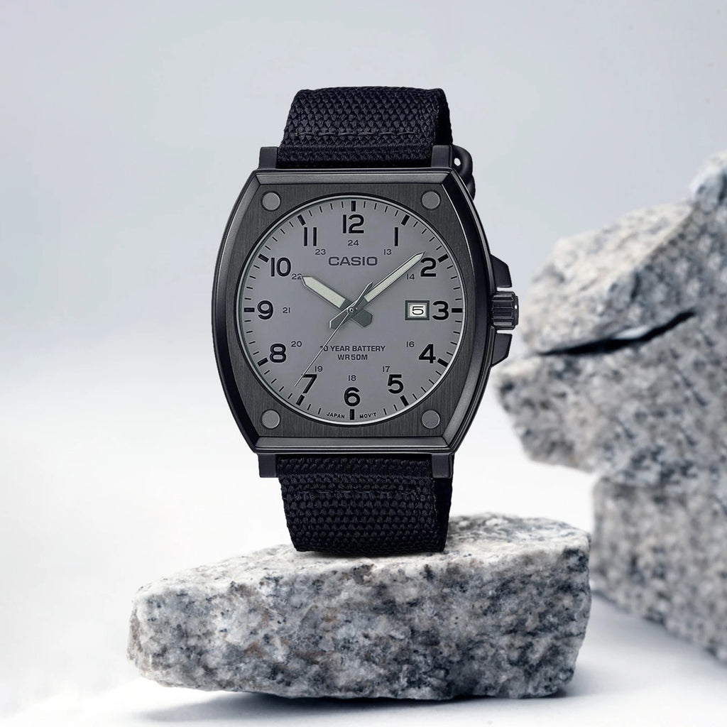 Enticer Men Quartz Grey Dial Analog Fabric Watch A2123