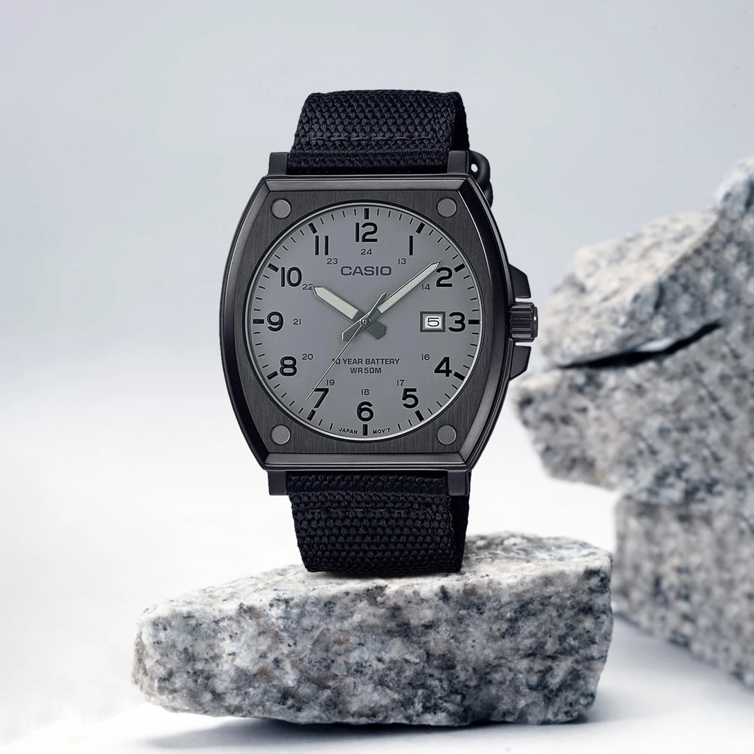 Enticer Men Quartz Grey Dial Analog Fabric Watch A2123