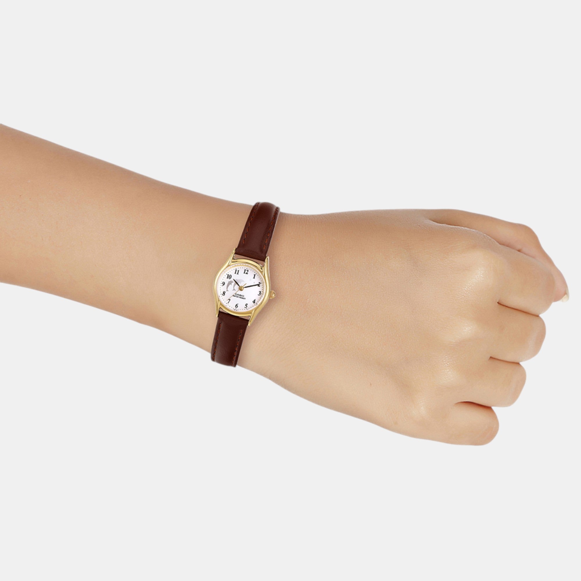 Enticer Women Quartz White Dial Analog Leather Watch A2269