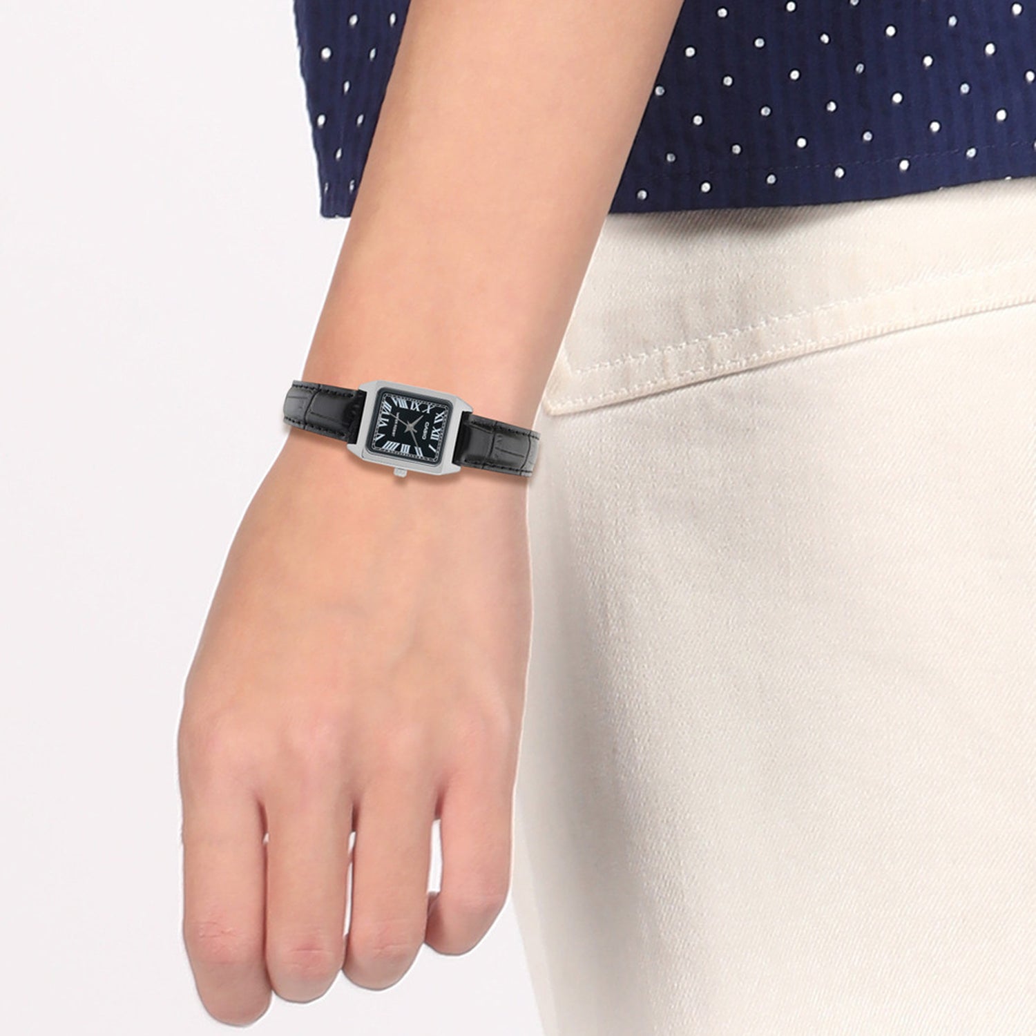 Enticer Women Quartz Black Dial Analog Leather Watch A2286