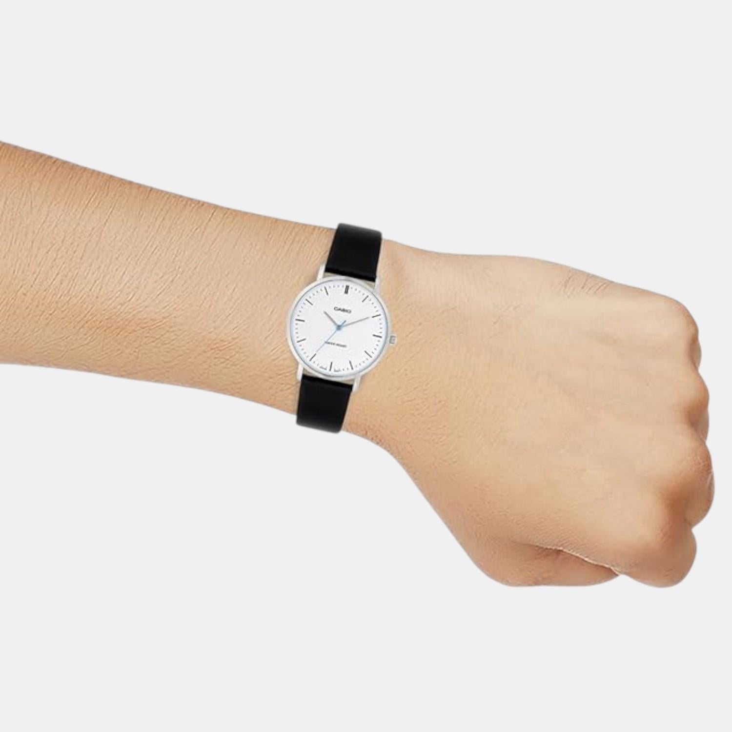 Enticer Men Quartz White Dial Analog Leather Watch A2414