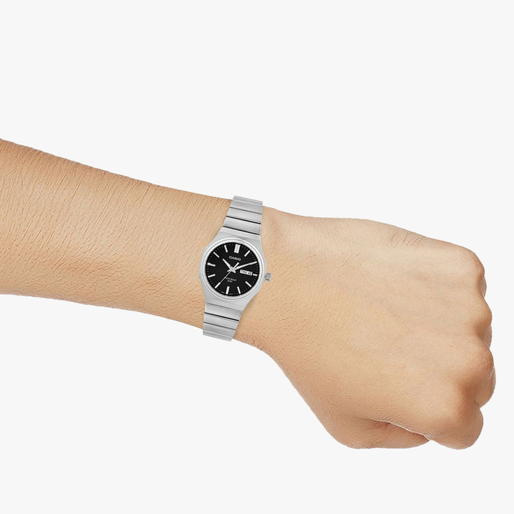 Enticer Men Quartz Black Dial Analog Stainless Steel Watch A2416