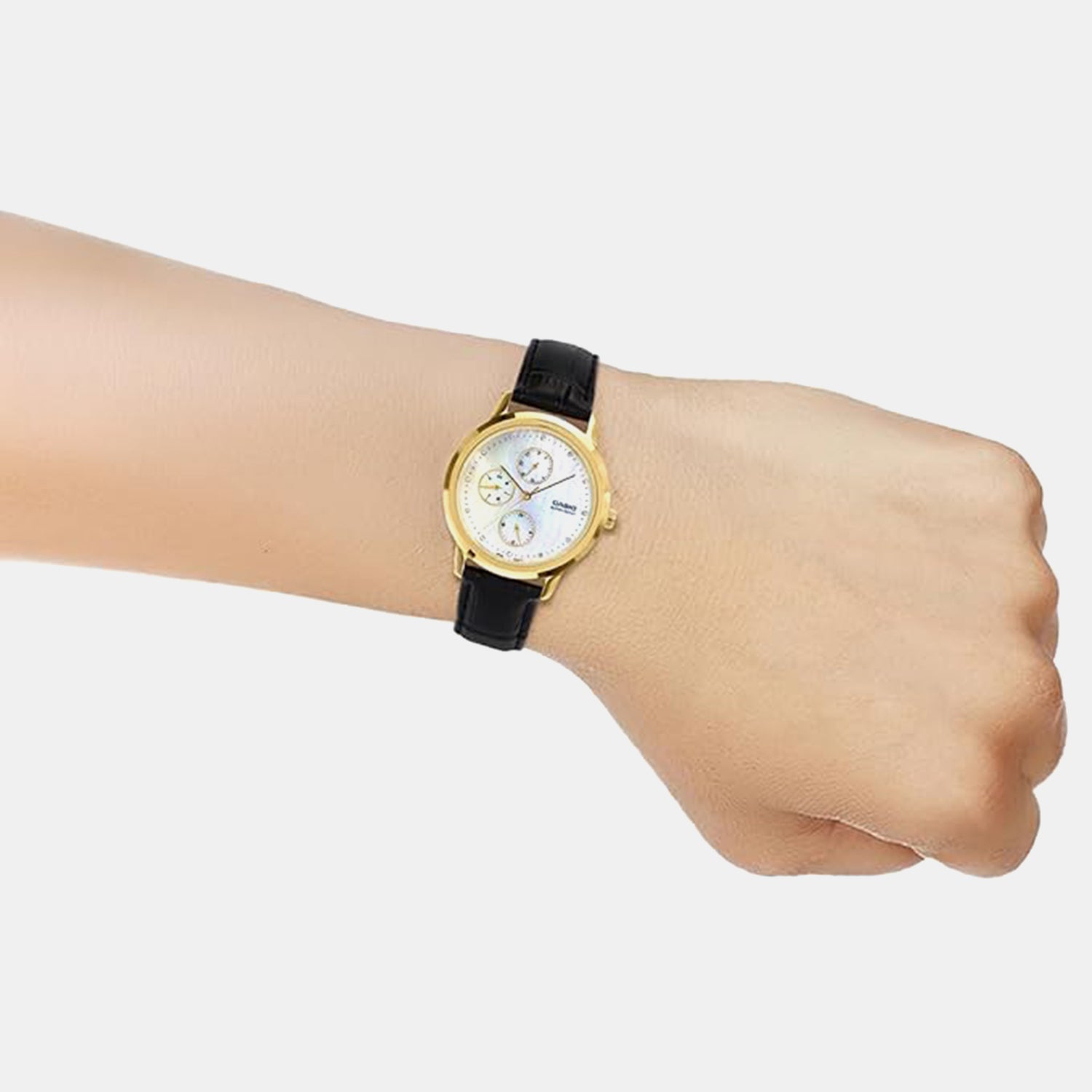 Women Quartz White Dial Analog Brass Watch A2495