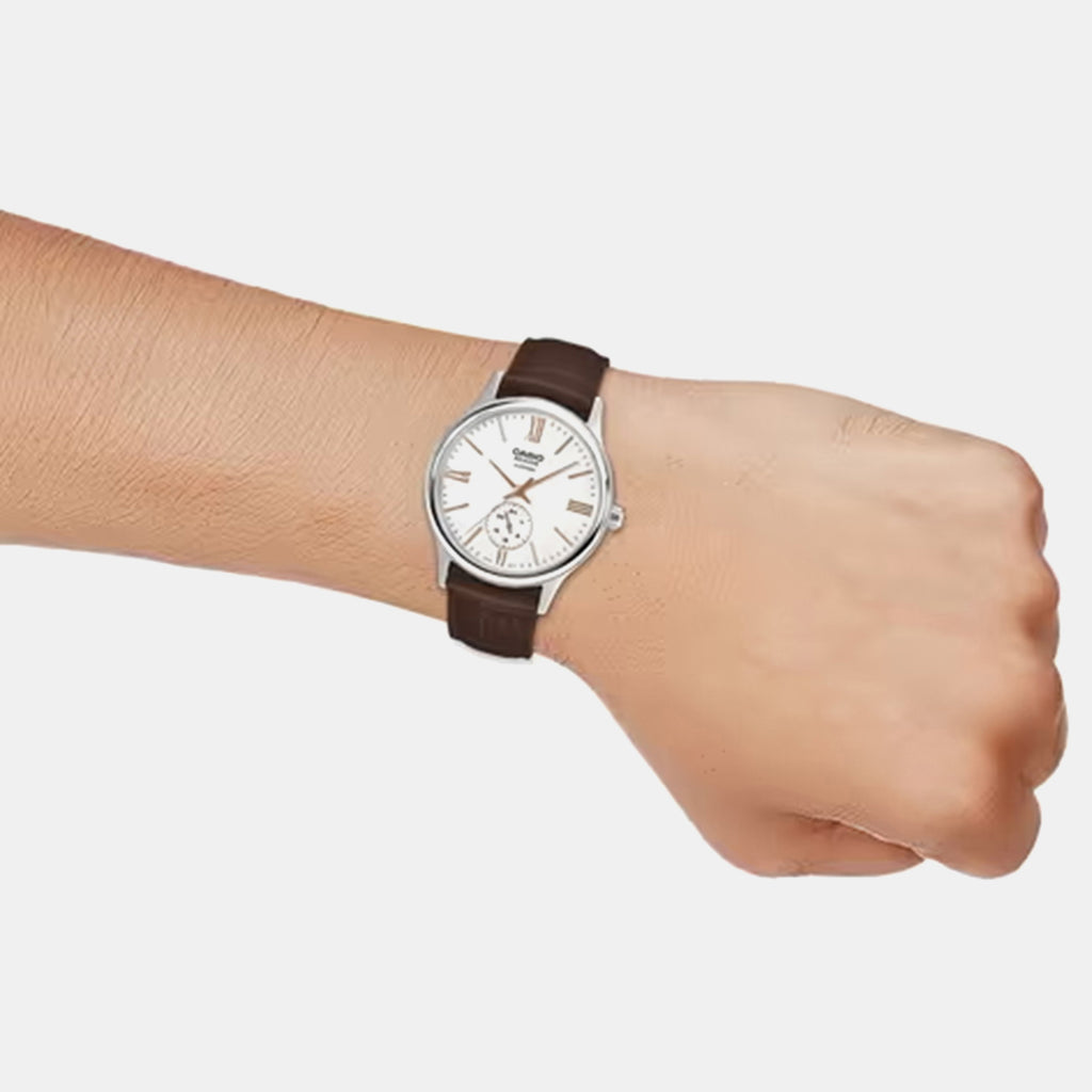 Men Quartz White Dial Analog Leather Watch A2539