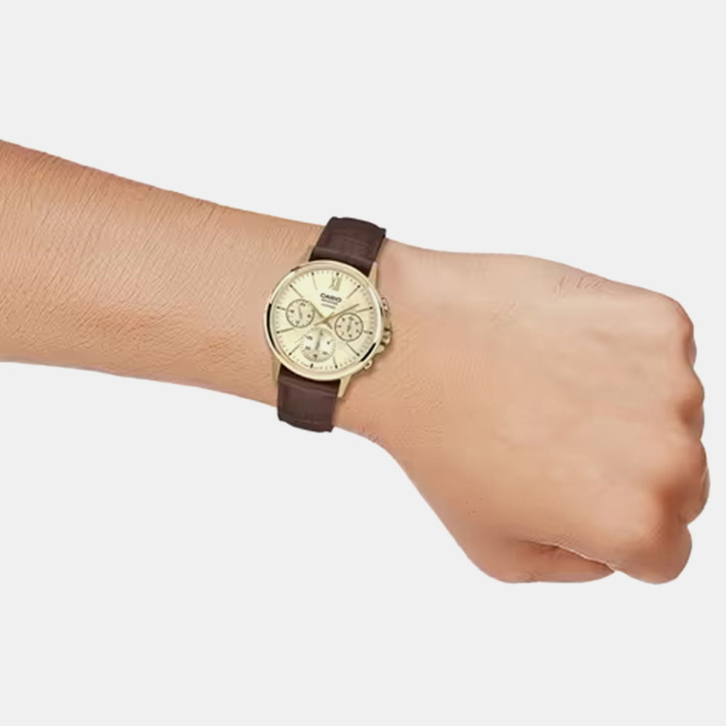 Men Quartz Champagne Dial Analog Leather Watch A2543