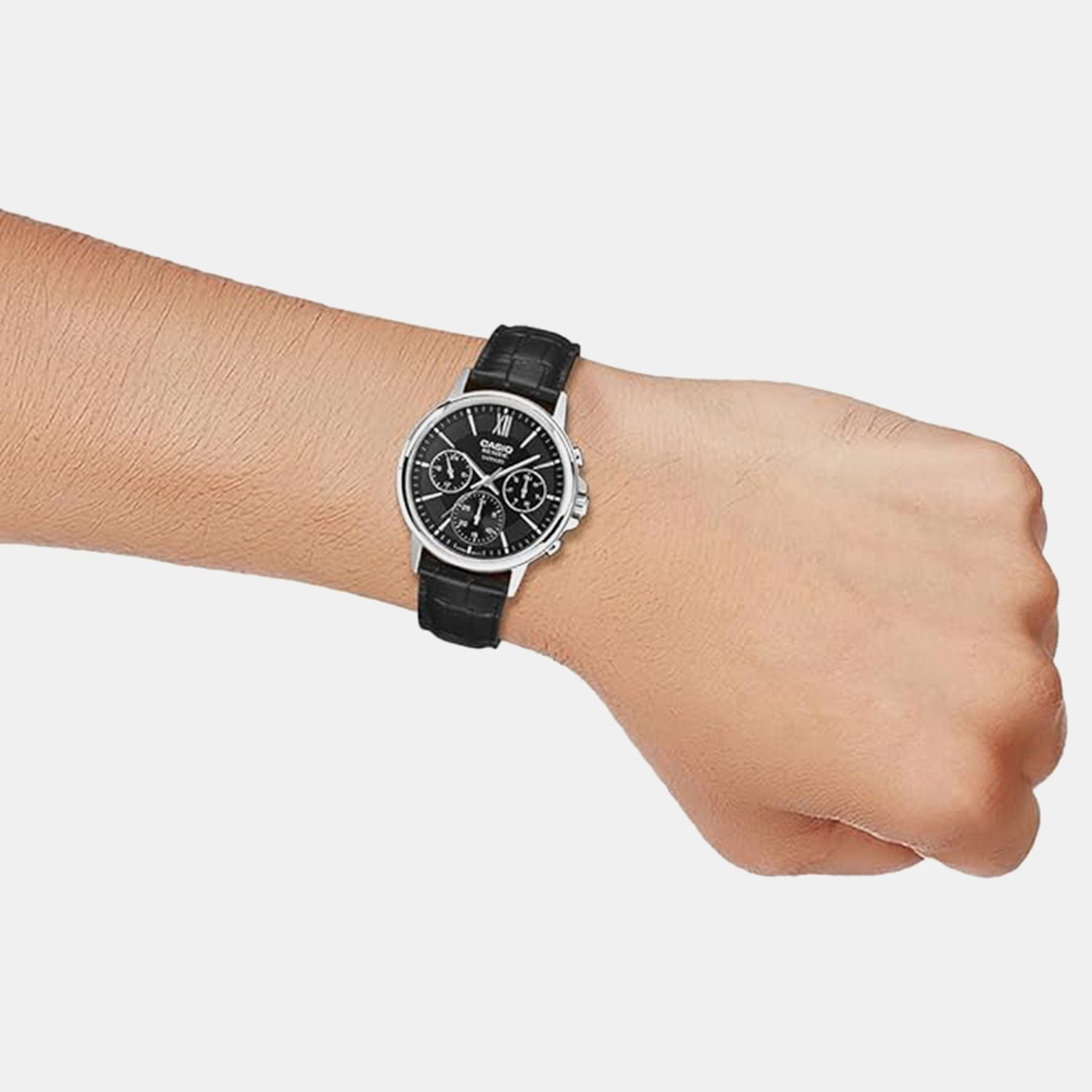 Enticer Men Quartz Black Dial Analog Leather Watch A2544