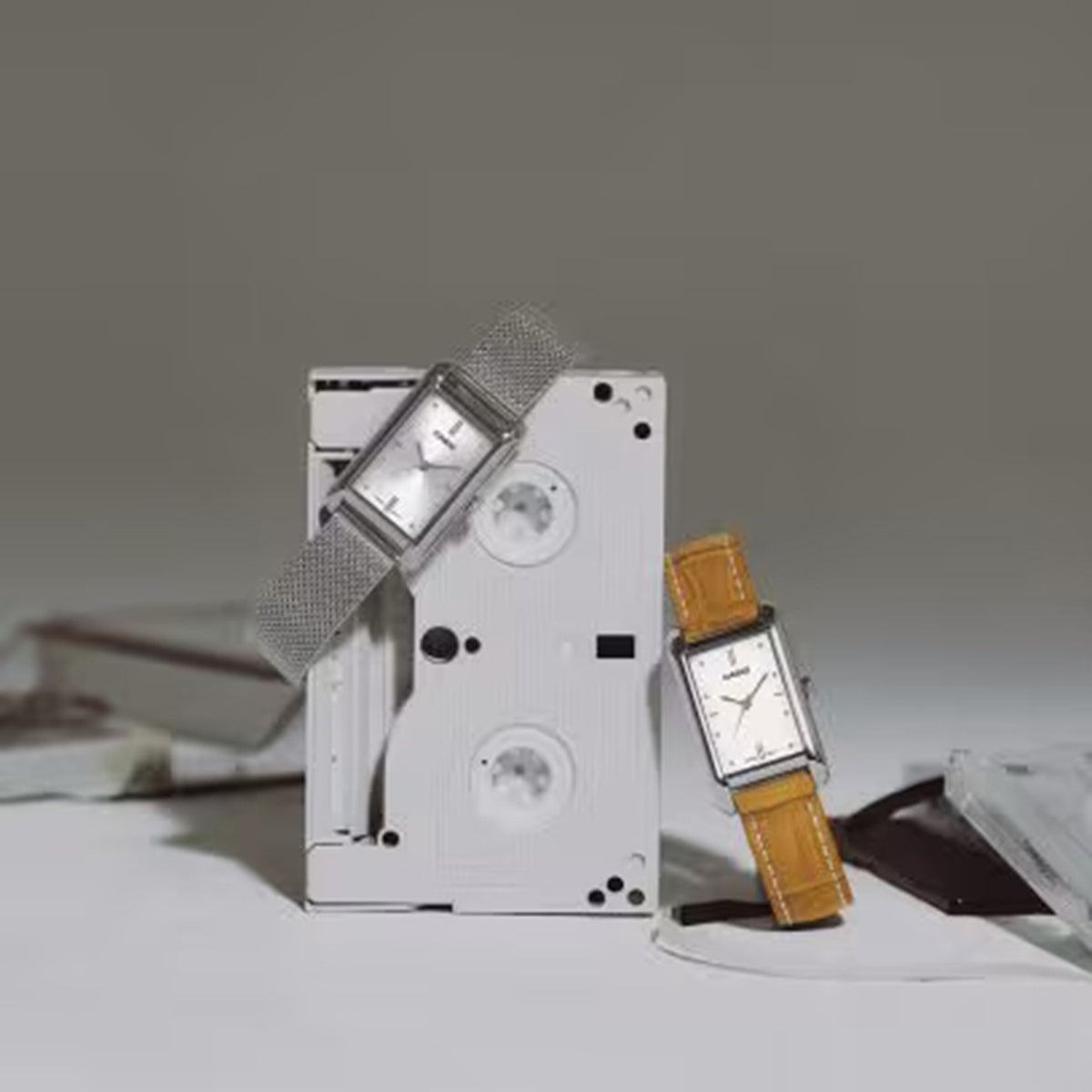 Women Quartz White Dial Analog Leather Watch A2557
