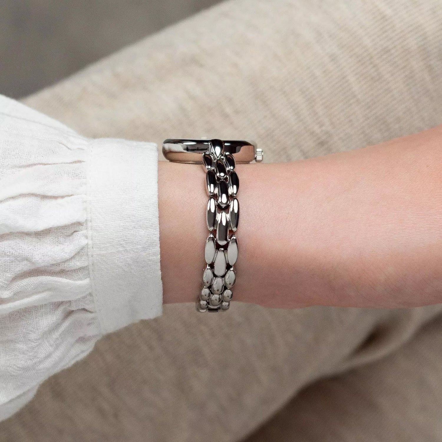 Essence Women Quartz Silver Dial Analog Stainless Steel Watch A3788.5143Q