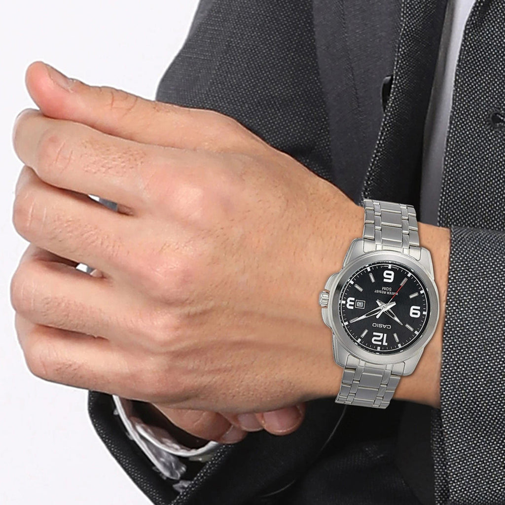 Enticer Men Quartz Black Dial Analog Stainless Steel Watch A550