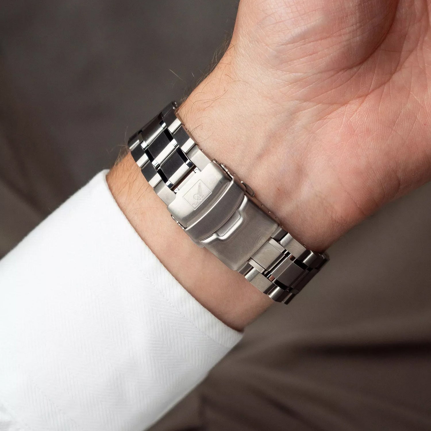 Titanium Men Quartz Blue Dial Analog Titanium Watch A8383.4115A