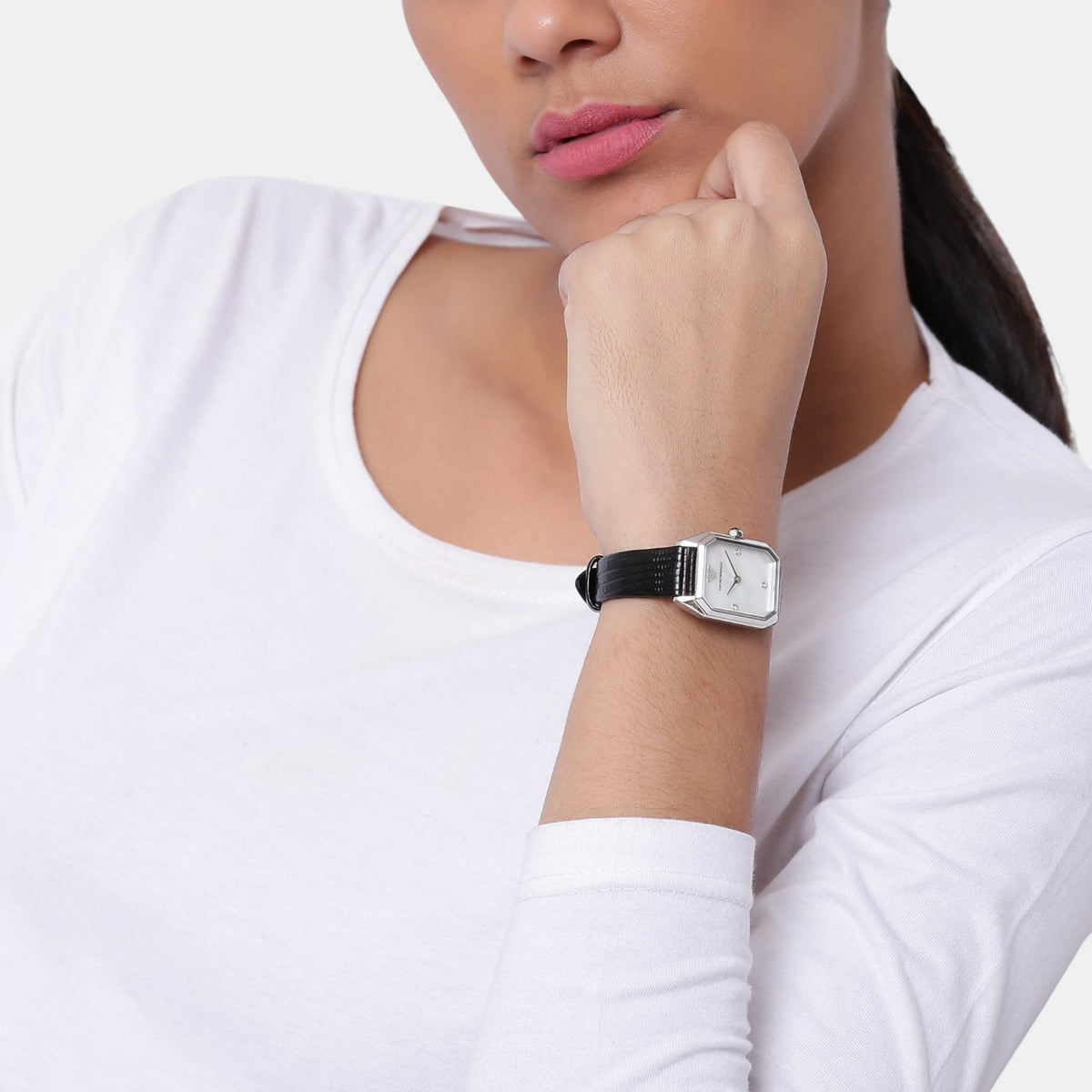 Women Quartz Mother Of Pearl Dial Analog Leather Watch AR11148