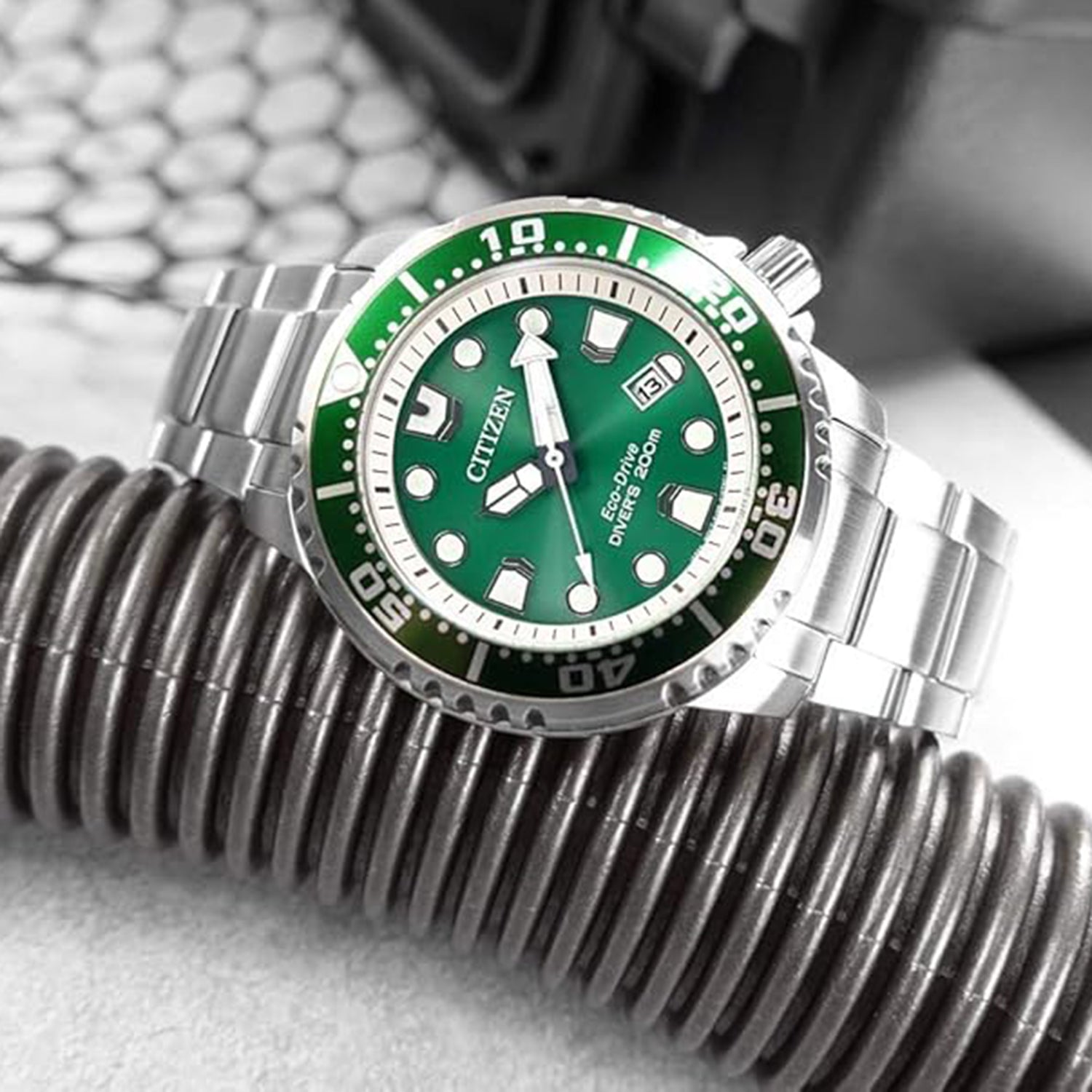 Men Quartz Eco-Drive Green Dial Analog Stainless Steel Watch BN0158-85X