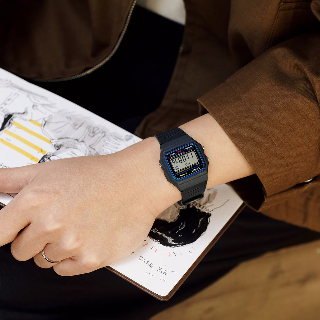 Youth Unisex Quartz Black Dial Digital Resin Watch D002