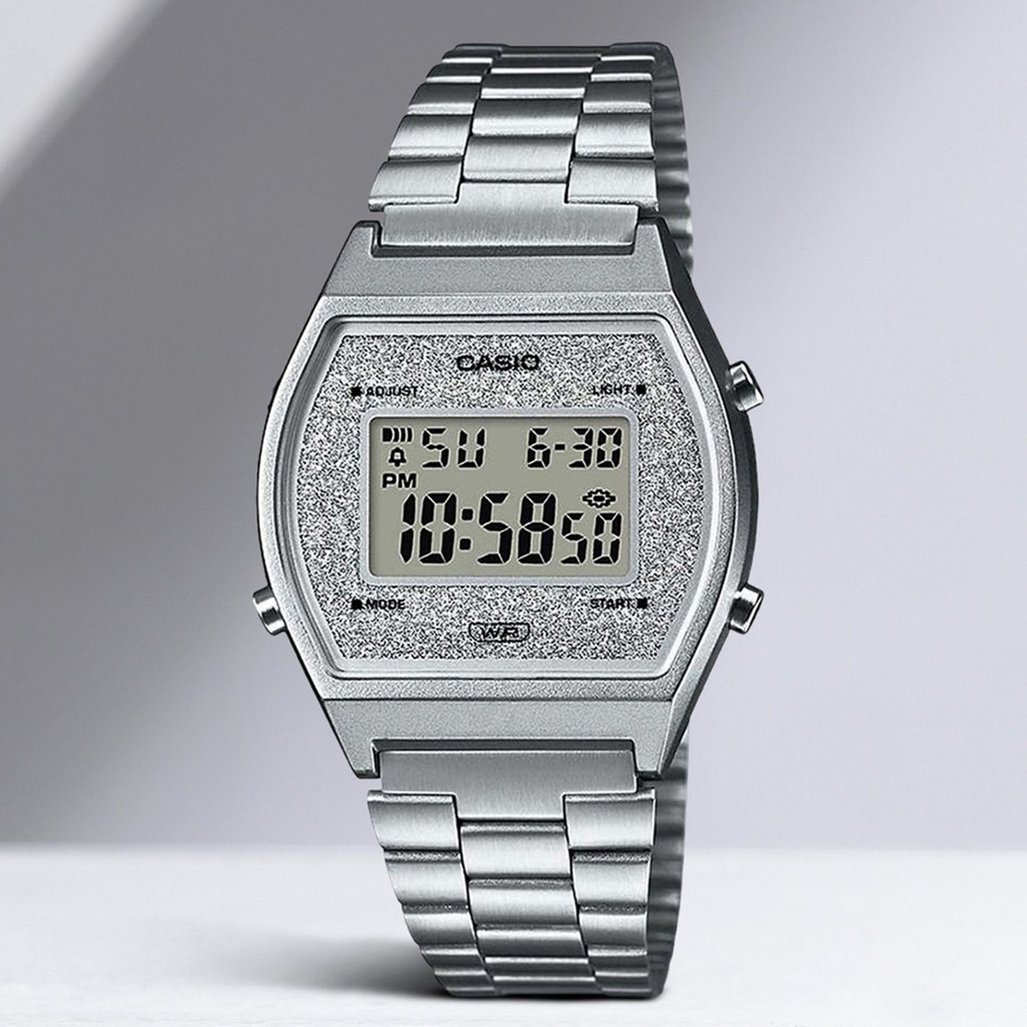 Vintage Unisex Quartz Silver Dial Digital Stainless Steel Watch D186