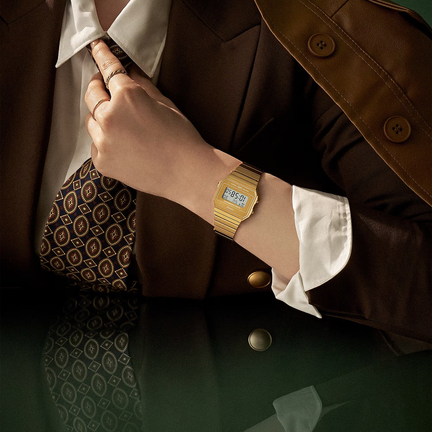 Vintage Unisex Quartz Gold Dial Digital Stainless Steel Watch D347