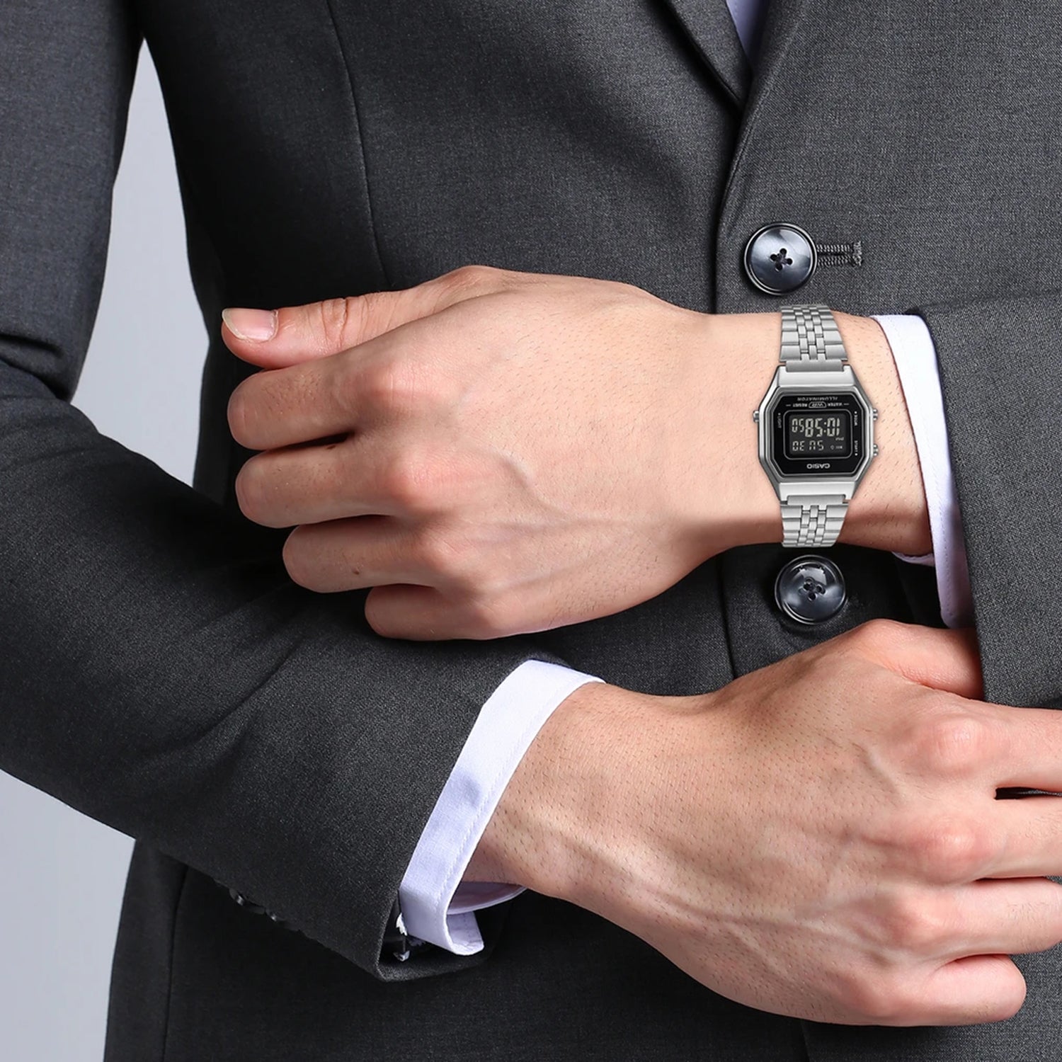 Vintage Women Quartz Black Dial Digital Stainless Steel Watch D408