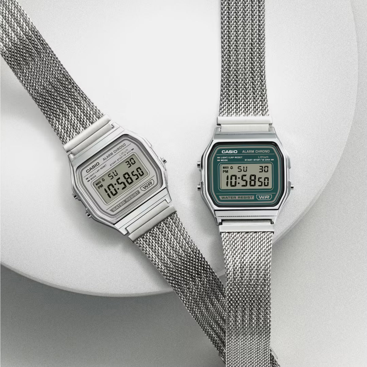 Vintage Unisex Quartz Green Dial Digital Mesh Watch D413