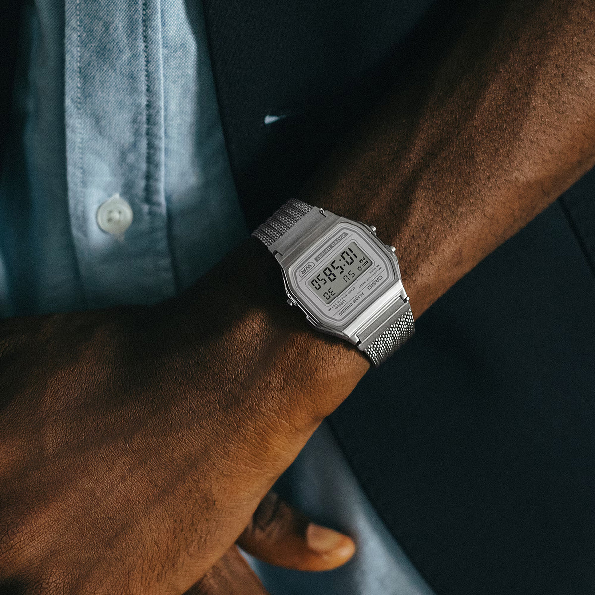 Vintage Unisex Quartz Grey Dial Digital Mesh Watch D414