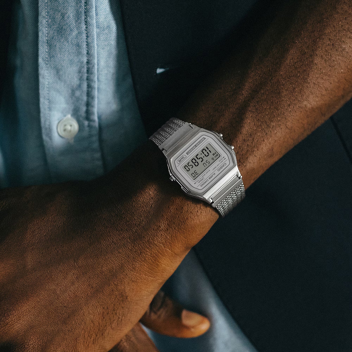 Unisex Quartz Silver Dial Digital Mesh Watch D414