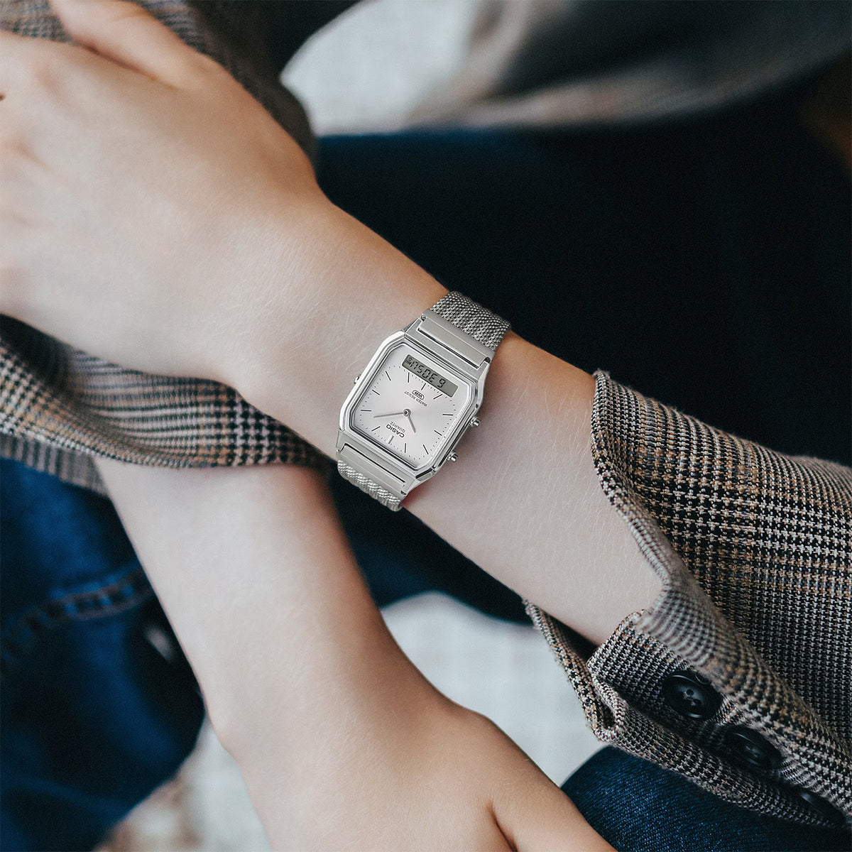 Vintage Unisex Quartz White Dial Analog-Digital Mesh Watch D418