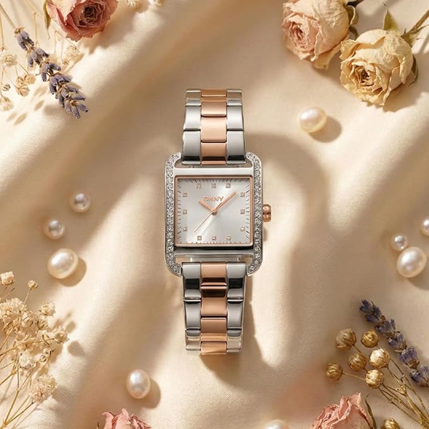 City Glitz Women Quartz Silver Dial Analog Stainless Steel Watch DK1L003M0055