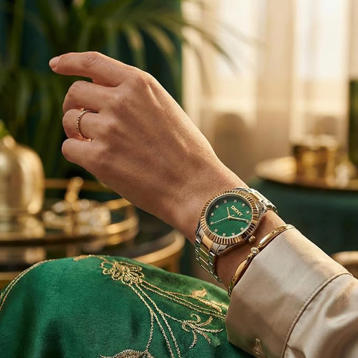 Chambers Glitz Women Quartz Green Dial Analog Stainless Steel Watch DK1L017M0085