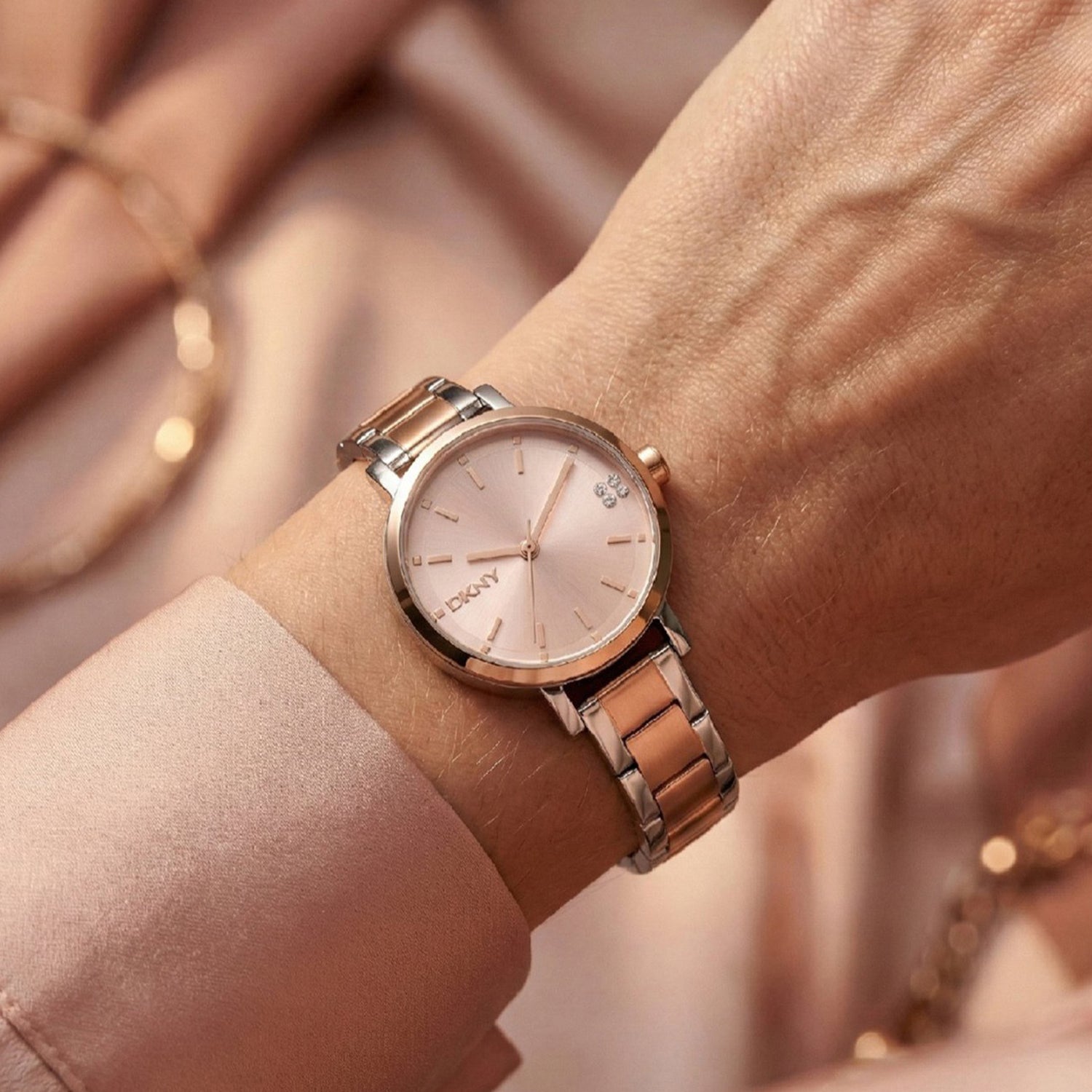 Soho Glitz Women Quartz Rose Gold Dial Analog Stainless Steel Watch DK1L038M0095