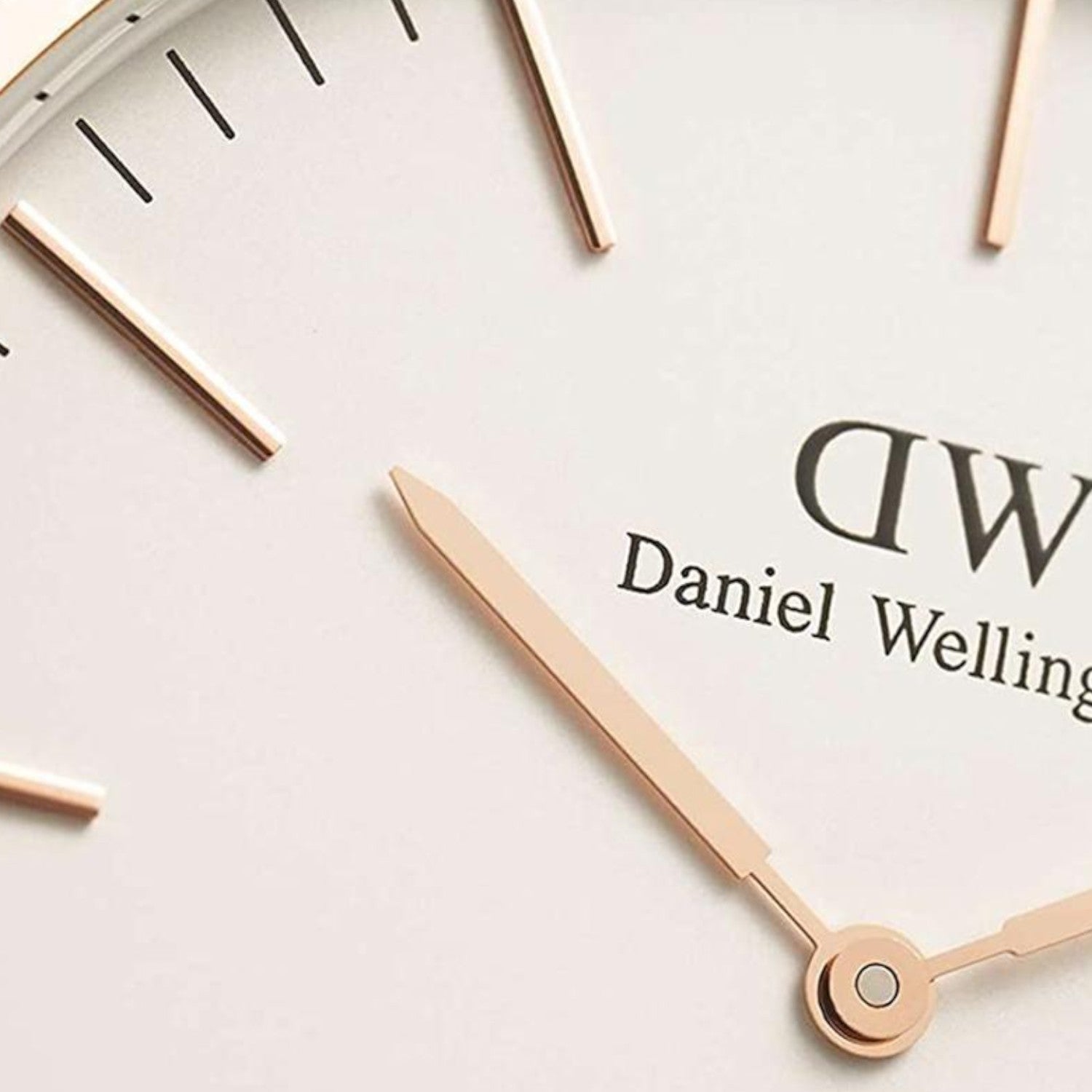 Classic Men Quartz White Dial Analog Leather Watch DW00100007K