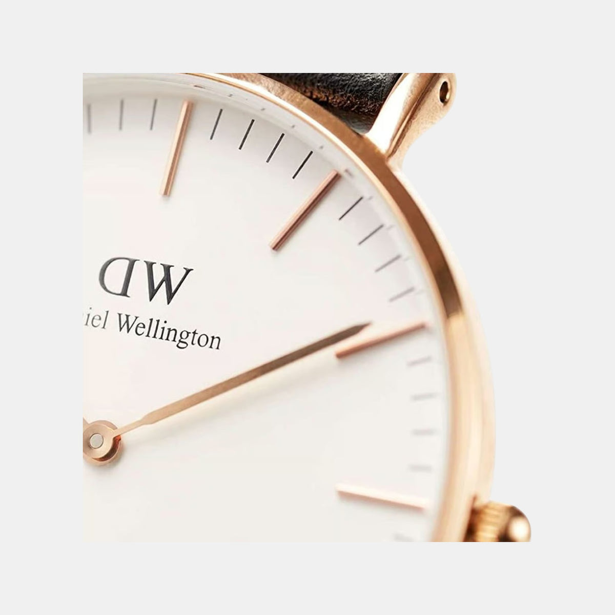 Classic Men Quartz White Dial Analog Leather Watch DW00100035K