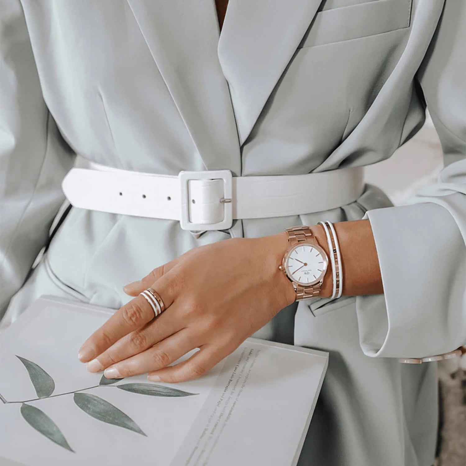 Iconic Unisex Quartz White Dial Analog Stainless Steel Watch DW00100209K